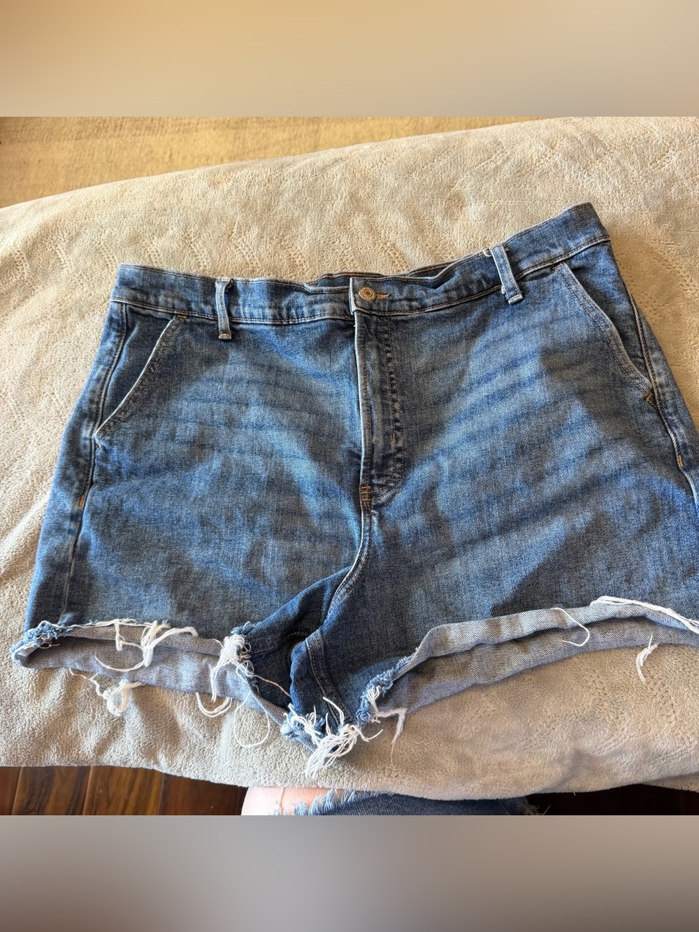 Old Navy Sky Hi A Line Denim Shorts Women’s 18 High Rise Frayed Raw Hem